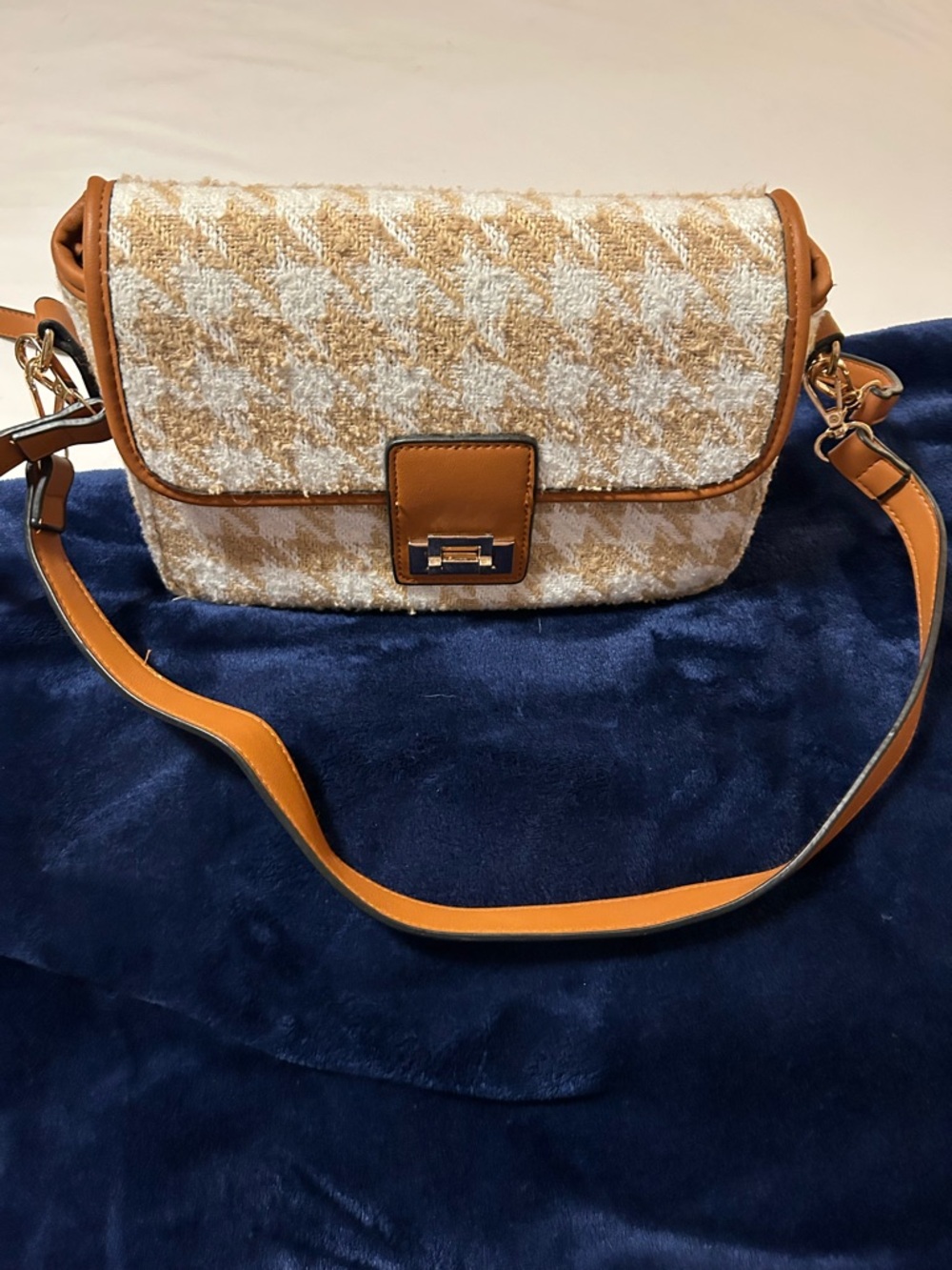 Women’s Tan & Cream Houndstooth Crossbody Bag